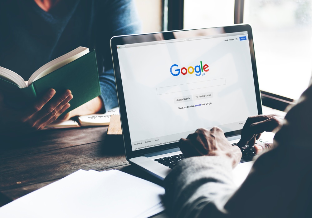 Man in coffee shop searching Google 